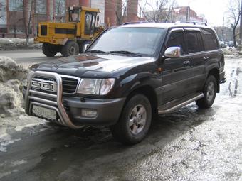 2000 Toyota LAND Cruiser