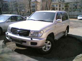 2000 Toyota LAND Cruiser