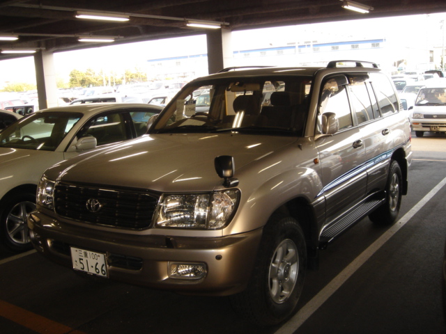 2002 Toyota LAND Cruiser picture