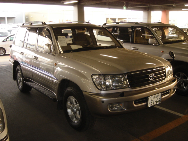 2002 Toyota LAND Cruiser picture